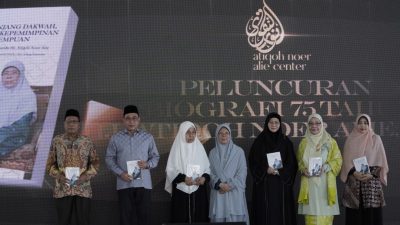 Buku 75 Tahun Hj Atiqoh Noer Alie Diluncurkan, Merekam Perjalanan Hidup hingga Kepemimpinan