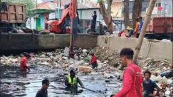 Tumpukan Sampah di Kali Depan Pasar Family Dibersihkan, Antisipasi Banjir