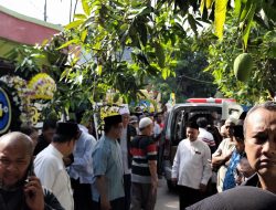 Gubernur Jawa Barat hingga Plt Bupati Bekasi Sambangi Rumah Duka Karyawati KompasTV Korban Tabrakan Kereta