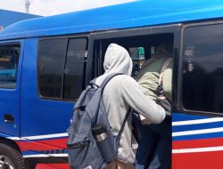 Gangguan KRL Pascainsiden Tabrakan Kereta Bikin Angkot Panen Penumpang