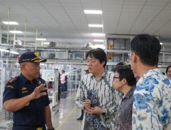 Menjaga Stabilitas Industri, Bea Cukai Cikarang Laksanakan Customs Visit Customer ke PT New Optics Indonesia