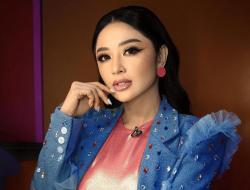 Diberitakan Meninggal Dunia di Live TikTok, Dewi Perssik Ngamuk dan Polisikan 16 Akun!