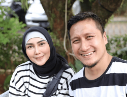 Sang Anak Kayla Lulus UI, Arie Untung dan Fenita Nangis Sesenggukan di Pesawat: Masya Allah!