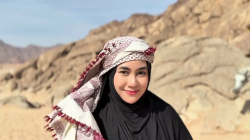 3.700 Al-Qur’an Anisa Rahma Selamat dari Kebakaran, Kini Laris Manis Diborong Netizen