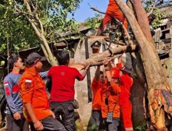 70 Rumah Terdampak Angin Kencang di Jatiasih Diperbaiki