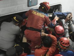 Suara dari Gerbong KRL Ringsek: “Pak, Saya Selamat Tidak?”