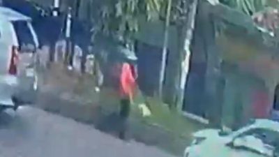 Penyapu Jalan Ditabrak Motor di Cikarang, Pelaku Sempat Hampiri Korban lalu Kabur