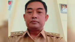 Lurah Bojongmenteng Turun Langsung Cek Calon Penerima Rutilahu