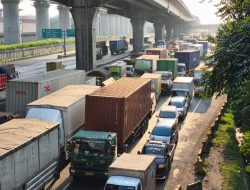 Perbaikan Tol Japek Picu Kemacetan Parah, Pengguna Jalan Terjebak 1,5 Jam