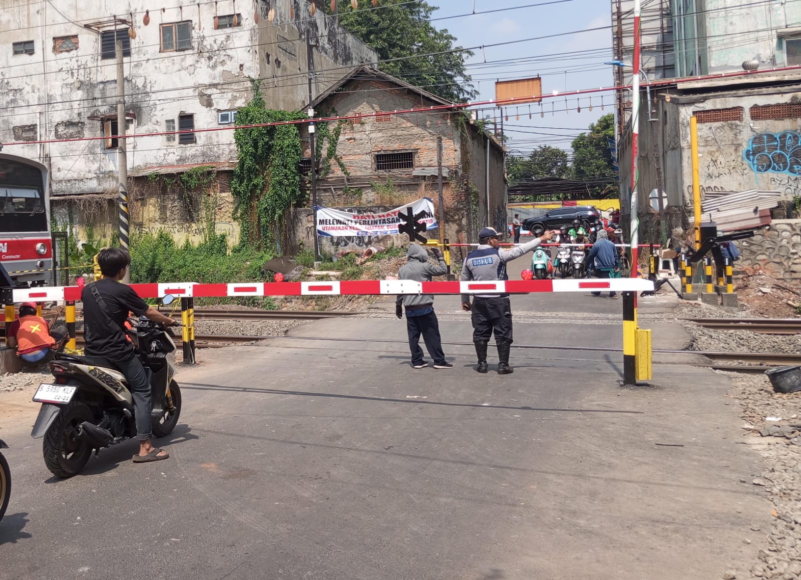 KAI Pasang Palang Pintu Otomatis di Ampera