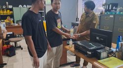 Dugaan Pencemaran, Warga Serahkan Sampel Air Situ Rawa Binong ke DLH