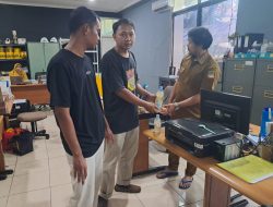 Dugaan Pencemaran, Warga Serahkan Sampel Air Situ Rawa Binong ke DLH