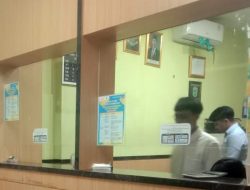 Rupiah Melemah, Transaksi Dolar di Money Changer Bekasi Meningkat