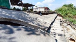 Jalan CBL di Cibitung Ambles, Akses Mobil Terputus