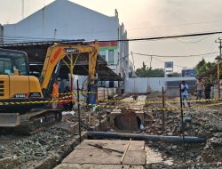 Semburan Muncul di Dekat Grand Mal Bekasi, Disdamkarmat Ungkap akibat Kebocoran Pipa Gas