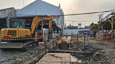 Semburan Muncul di Dekat Grand Mal Bekasi, Disdamkarmat Ungkap akibat Kebocoran Pipa Gas