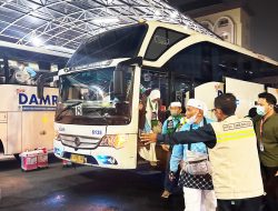 Jemaah Kloter Pertama Asal Kota Bekasi Tiba di Tanah Air, Satu Jemaah Haji Sakit Belum Bisa Pulang