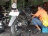 Harga Oli Kendaraan Naik, Warga Bekasi Beralih ke Merek Murah