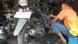 Harga Oli Kendaraan Naik, Warga Bekasi Beralih ke Merek Murah