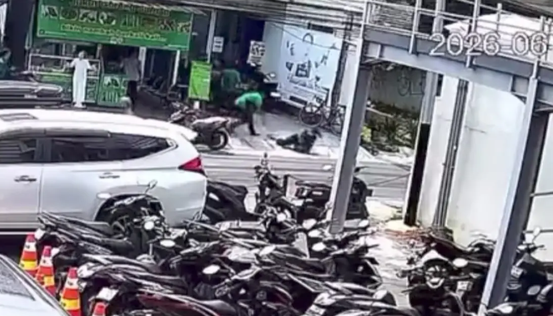 Istri Mendiang Epy Kusnandar Didorong Pria Sampai Terjungkal ke Jalan Raya, Begini Kronologinya!