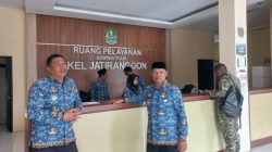 Camat Jatisampurna Sidak Kelurahan Jatiranggon, Pastikan Pelayanan Publik Berjalan Cepat