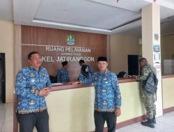 Camat Jatisampurna Sidak Kelurahan Jatiranggon, Pastikan Pelayanan Publik Berjalan Cepat