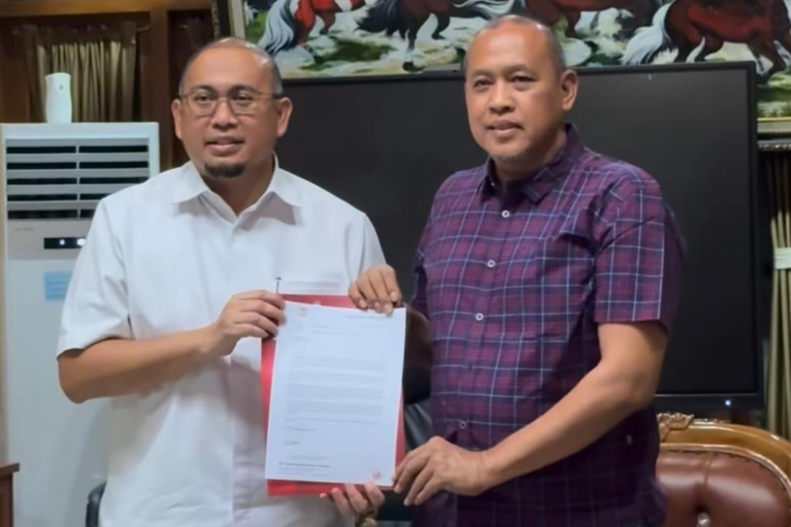 Andre Rosiade Bertemu Tri Adhianto, Tiket Dua Laga Awal Semen Padang FC Dibagikan Gratis