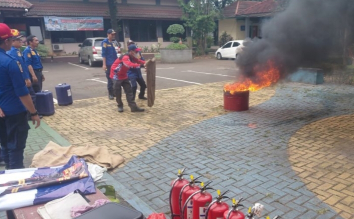 Rawalumbu Kini Punya Pasukan Relawan Kebakaran