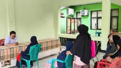 Warga Serbu Layanan Cek Bansos di Kantor Kelurahan Jatikramat