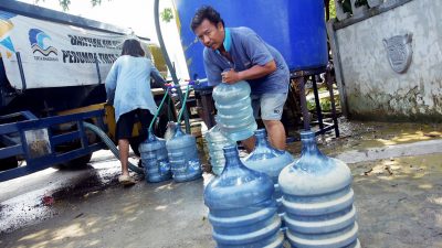 Perumda Tirta Bhagasasi Bekasi Salurkan Air Bersih Gratis ke Wilayah Terdampak Kekeringan