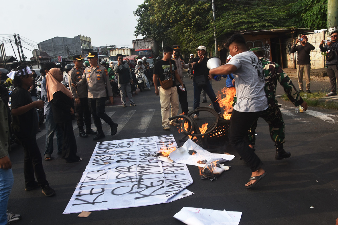 Demo di Bekasi Timur, Massa Desak Naikkan Anggaran Bansos