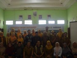 Tim P2M dan Mahasiswa KKN Prodi Pendidikan Bahasa Arab Gelar Pelatihan Literasi Keuangan dan Manajemen Usaha bagi Anggota PKH di Desa Muktiwari 