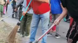 Ratusan Aparatur dan Warga Bersihkan Jalan Lingkar Utara Bekasi