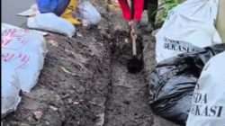 Drainase di Jalan Ratna Jatikramat Dinormalisasi, Antisipasi Genangan Saat Hujan