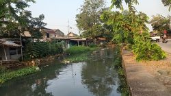 Kali Irigasi Bekasi Jaya Alami Pendangkalan, Warga Khawatir Picu Banjir