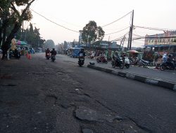 Cegah PKL Kembali ke Jalan, Petugas Gabungan Jaga Pasar Baru Bekasi Sejak Dini Hari