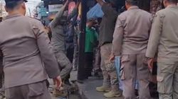 Tim Gabungan Ratakan PKL di Belakang Pasar Bantargebang