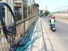 Pedestrian Flyover Caman Raya Jatibening Dikuasai Kabel