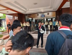 Mahasiswa Geruduk Kantor Wali Kota Bekasi, Protes Hasil SPMB