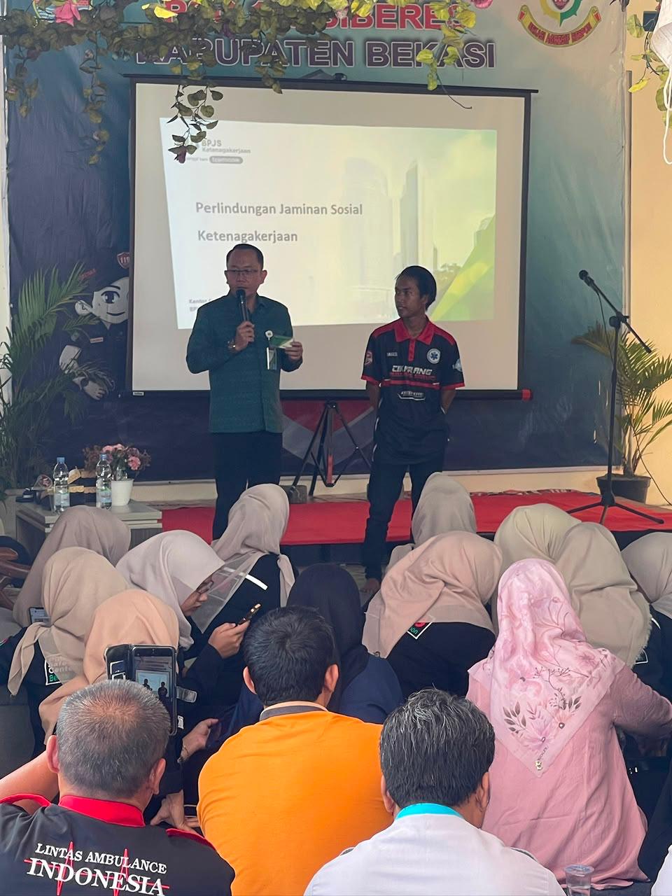 BPJS Ketenagakerjaan Bekasi Cikarang Bekali Relawan Ambulans soal Pentingnya Jamsostek