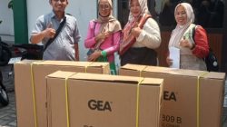 Penyandang Disabilitas dan Lansia Jaticempaka Tersenyum, Kursi Roda Datang Membawa Harapan