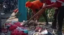 Sampah Liar di Jembatan Besi Teluk Pucung Tak Pernah Habis