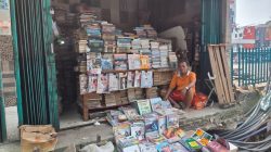Kisah Toko Buku Ngarai Sianok di Jalan Ir. Juanda Kota Bekasi, 26 Tahun Bertahan di Tengah Gempuran Zaman dan Sepinya Pembeli