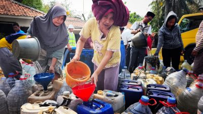 Air Sumur Bor Berkarat, Warga Bojongmangu Terdampak Kekeringan Bergantung Bantuan