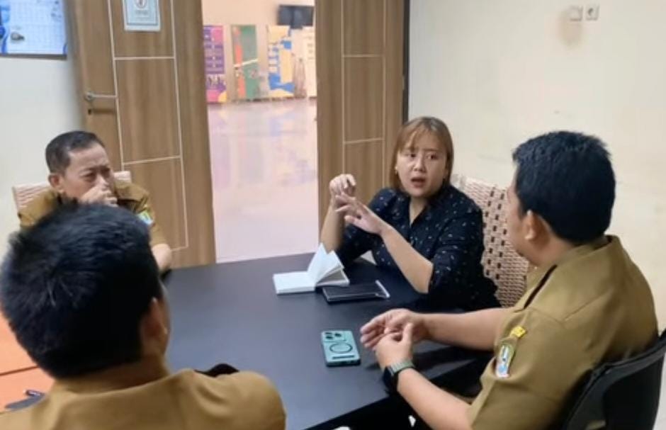 Kunjungi Rumah Singgah, Ketua Komisi IV DPRD Kota Bekasi Adelia Usul Pemisahan Penghuni Anak dan Dewasa