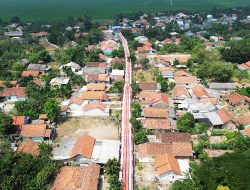 Jelang HUT RI, Kain Merah Putih 500 Meter Membentang di Kampung Pentim Karangbahagia