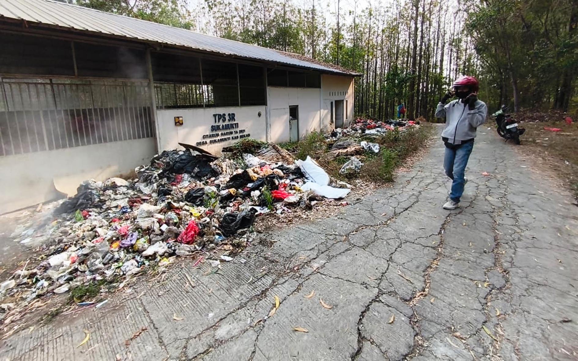 TPS3R Sukamukti Mangkrak, Tumpukan Sampah Berserakan, DLH Kabupaten Bekasi Soroti Status Aset
