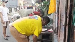 Sambut HUT RI, Warga Harapan Jaya Bersih-bersih Lingkungan