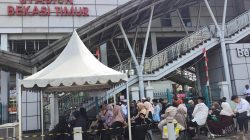 Peringati 100 Hari Tragedi KRL, Keluarga Korban Gelar Doa Bersama di Stasiun Bekasi Timur