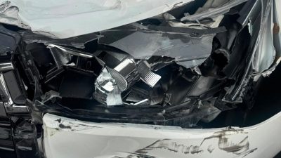 Innova Milik Warga Bekasi Ringsek Gara-gara Sopir Truk Boks Diduga Ugal-ugalan 